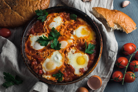 Shakshuka 与锅饼