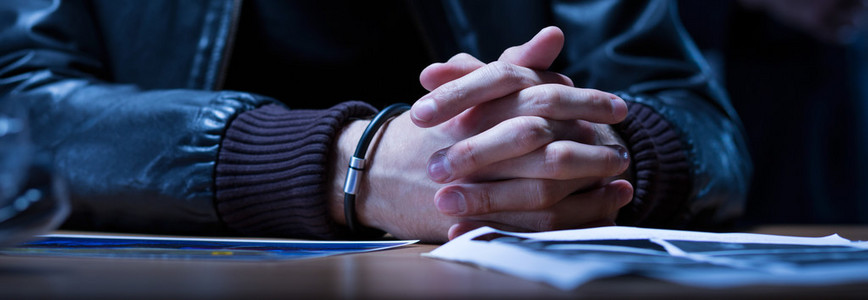 嫌疑人犯罪嫌疑人手关闭照片