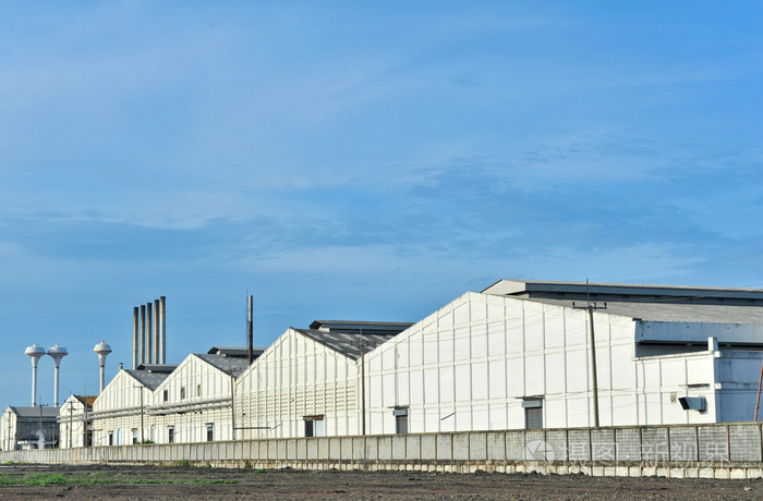 蓝天仓库大楼照片-正版商用图片0cjwc1-摄图新视界