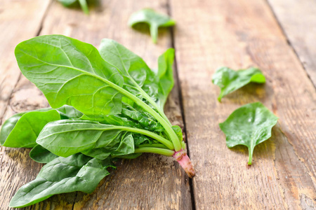 新鲜菠菜串照片