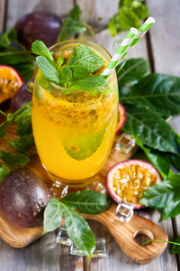 百香果调饮料图片-百香果调饮料素材-百香果调饮料插画-摄图新视界