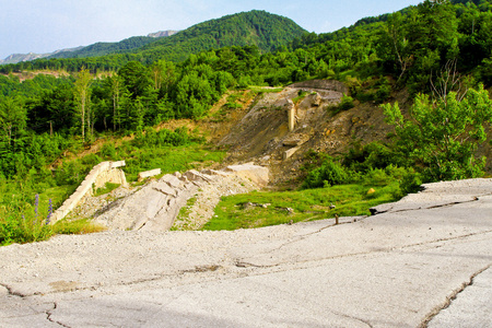 道路泥石流侵蚀图片