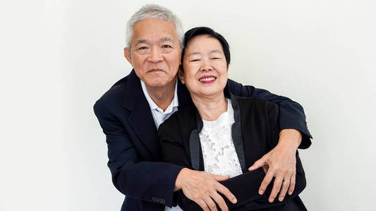 幸福的亚洲高级夫妇。成功的事业和生活，永远团结在一起