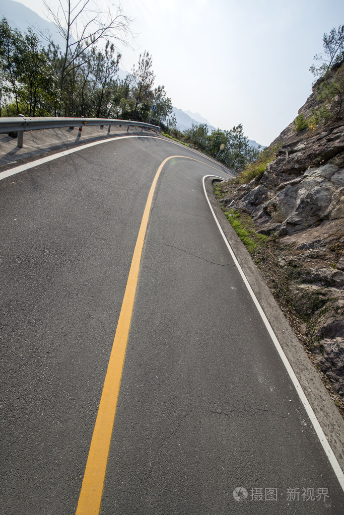 曲折的道路作为背景