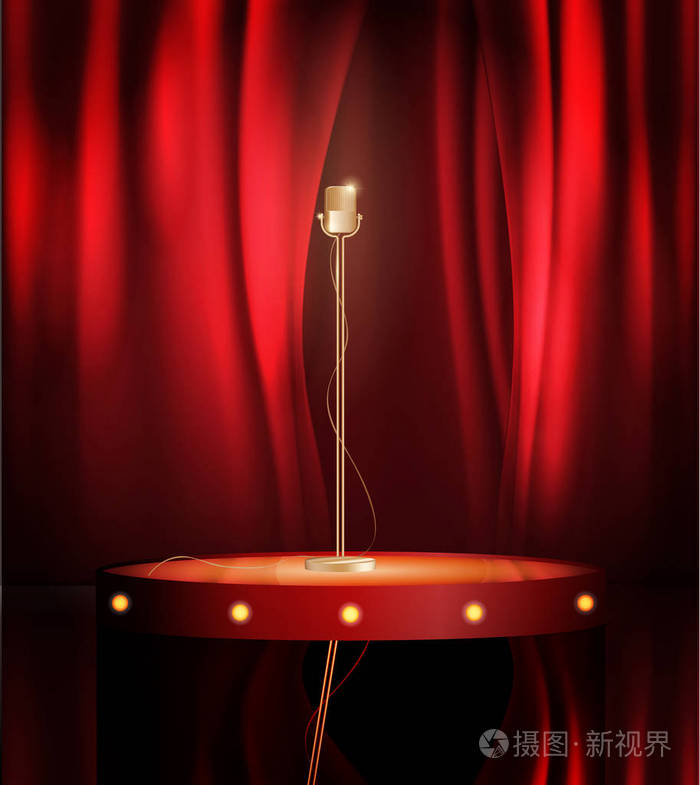红色幕布背景舞台上的老式金属麦克风.在空的剧院舞台上,矢量艺术图像