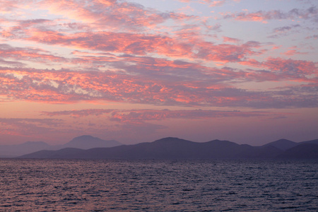 在海上，希腊壮丽日落