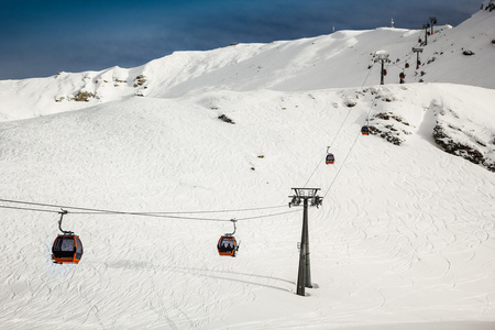 Heiligenblut滑雪胜地奥地利阿尔卑斯山的缆车