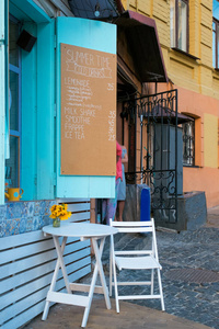 在旧城的露天咖啡馆图片