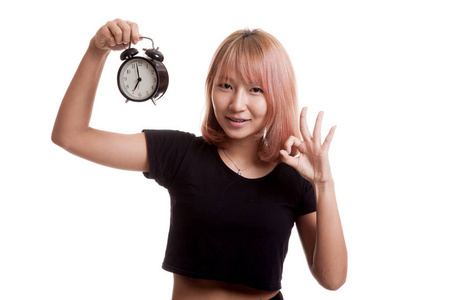 年轻的亚洲女人与时钟显示确定