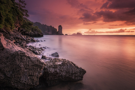 美丽的夕阳与色彩斑斓的天空