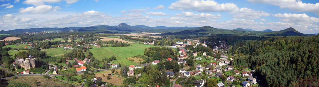 查看从上文 Sloup v Cechach 在北部波希米亚 Na Strazi 观景塔