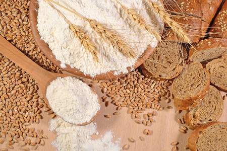 白面粉木勺 小麦和面包