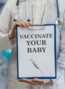 儿科医生给出了建议给婴儿接种疫苗