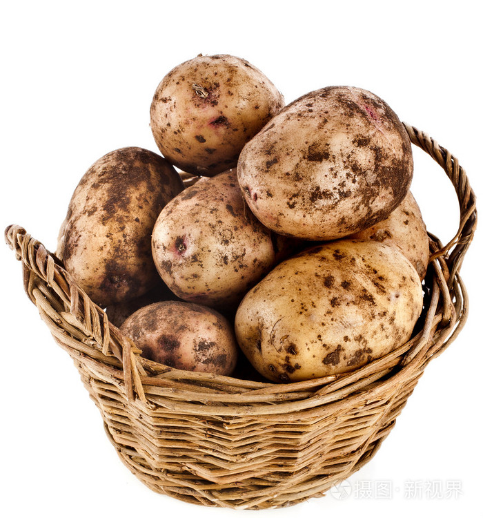 土豆堆在篮子里