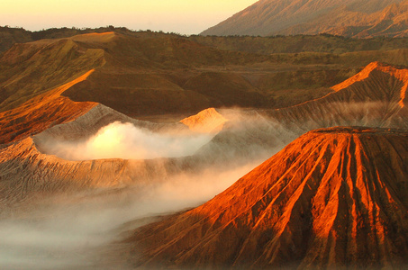 东南亚三座火山图片