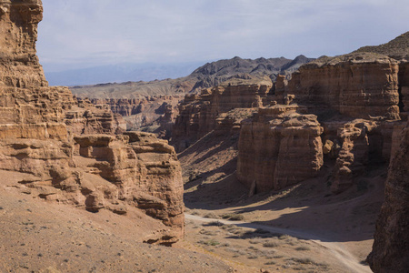 恰在阿拉木图地区的 Kazakhstan.Beautiful 山的峡谷