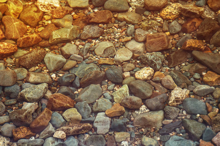 水和石头的背景