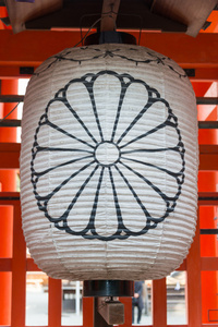 京都，日本2015 年 1 月 12 日 在下鸭神社的灯笼。著名的神社 教科文组织世界遗产站点 在古都城京都，日本