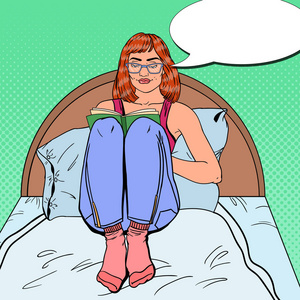 流行艺术漂亮女人阅读本书躺在床上.在家中休息.矢量图照片