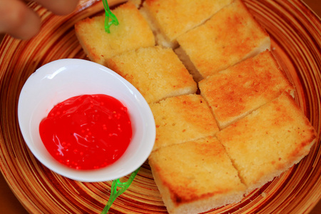 吐司面包和草莓果酱图片
