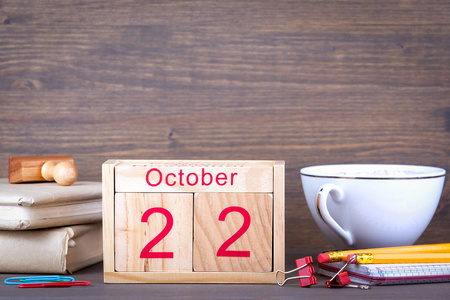 10 月 22 日。特写的木制日历。时间规划和商业背景