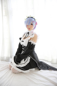 日本动漫 cosplay 女孩在白色基调