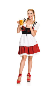 女服务生与慕尼黑啤酒节的啤酒