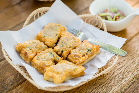 泰国食品油炸猪肉包子开胃菜 小吃 油炸猪肉包子