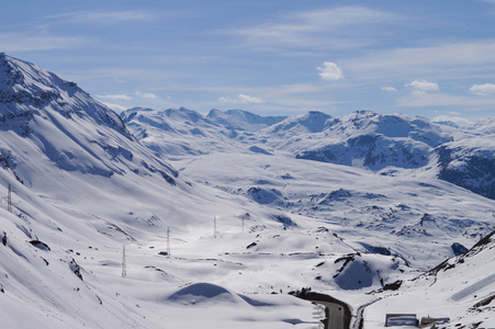 美丽的景色的尤利尔通过 st.moritz 途中