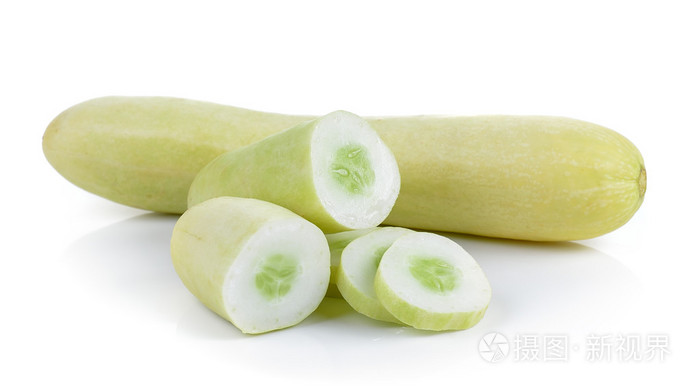 白色背景上的白色黄瓜
