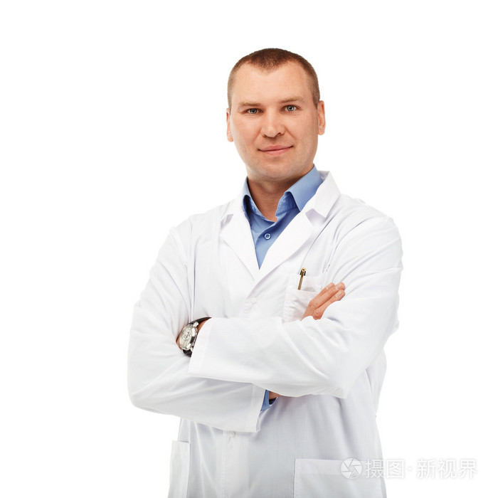 一位年轻的男医生穿白大褂的肖像