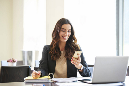 市场营销顾问图片-市场营销顾问素材-市场营销顾问插画-摄图新视界