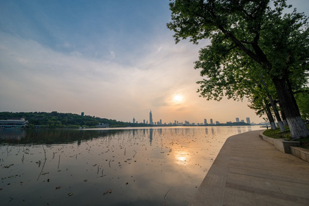 在玄武湖的日落图片