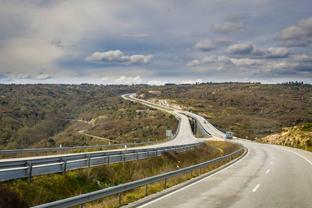在西班牙的农村山公路