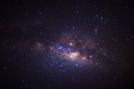 银河系恒星和空间在宇宙中的尘埃照片