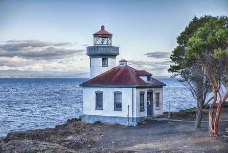 黎明时分，石灰回转窑点 lighhouse