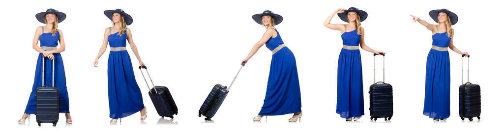 蓝色的连衣裙和手提箱上白色孤立的年轻女子