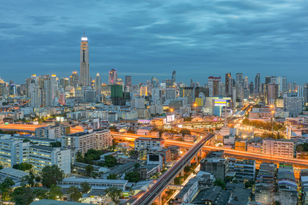 在夜景与好的天空，泰国曼谷市