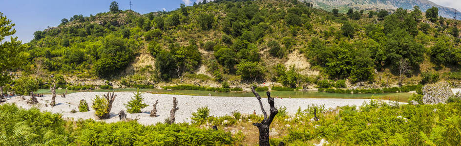 河谷景观阿尔巴尼亚培农村图片