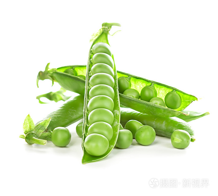 孤立在白色背景上的新鲜绿色豌豆荚