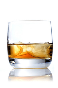 杯威士忌加冰