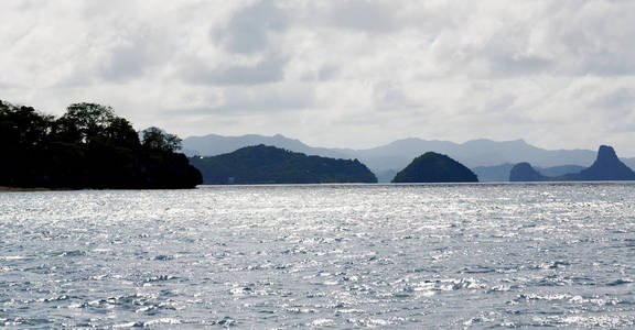 太平洋海洋云层和灯