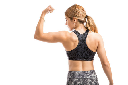 年轻女子弯曲手臂图片