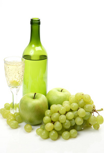 绿色的葡萄 苹果和白葡萄酒