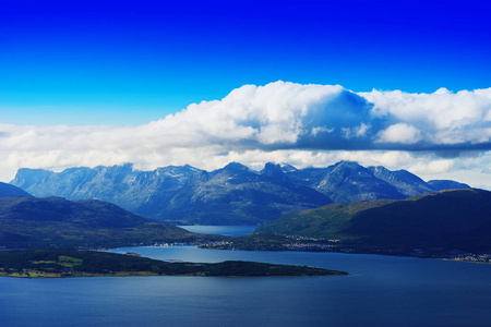 挪威峡湾通道景观背景