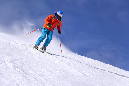 白色季节乐趣 高山滑雪活动