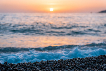 海上的夏天日落景色