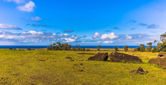 Ranu 的 Ranu 雷诺阿 复活节岛2017 年 7 月 10 日 moai