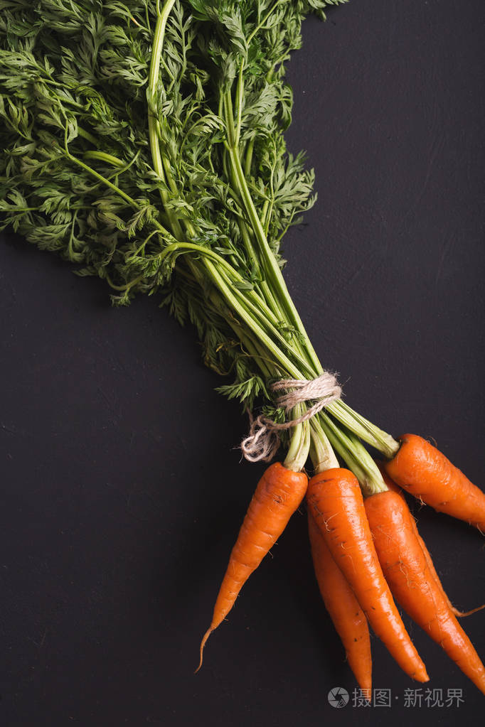 胡萝卜与茎的一群