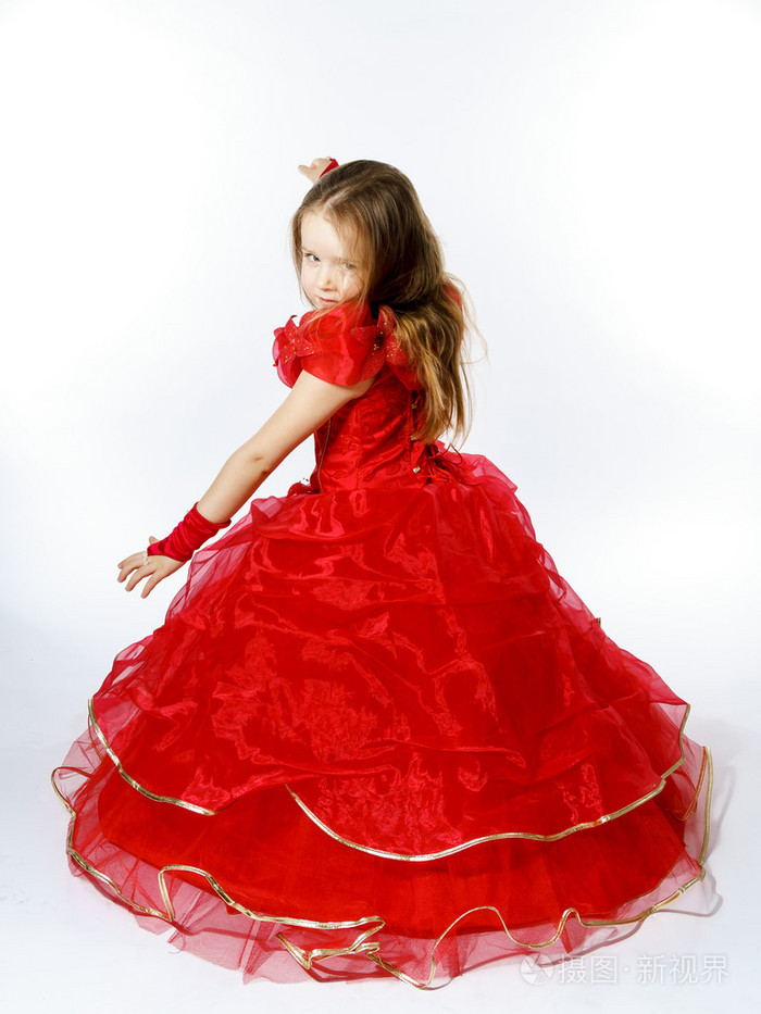 可爱的小公主身穿红色跳舞孤立对白色b